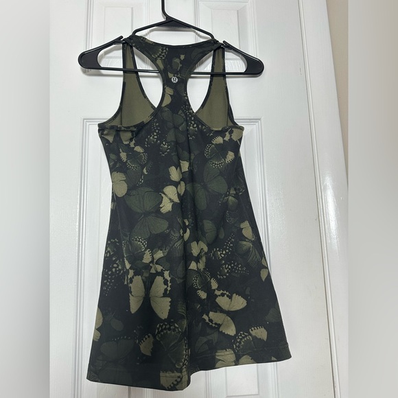 Size 8 Women Lululemon Tank Top Like New. - Picture 3 of 5